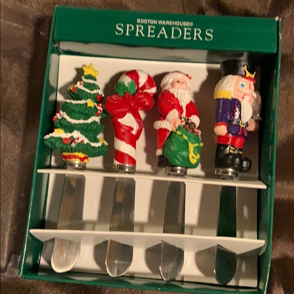 2 sets Christmas knife Boston Warehouse spreaders - Picture 2 of 5